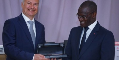 Côte d'Ivoire : Mise à disposition du Regula 4306M pour renforcer  la lutte  contre la fraude documentaire, l'immigration irrégulière et la traite des personnes