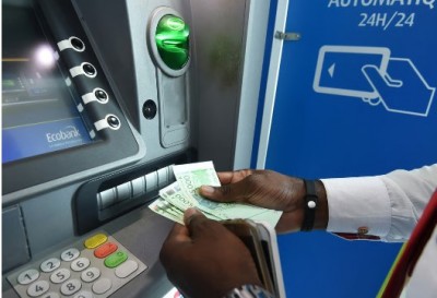 Côte d'Ivoire : Il soutire frauduleusement 99 millions FCFA en 03 semaines  sur un compte bancaire, le suspect à la barre : « Voici comment j'ai procédé... »