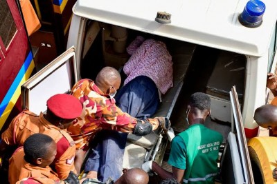 Ouganda : L'opposant Kizza Besigye s'effondre en plein procès pour trahison