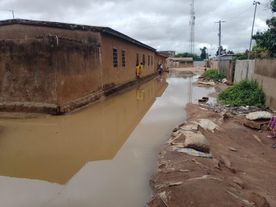 Côte d'Ivoire : « On ne veut pas mourir chez nous », crient des habitants d'un quartier de Bouaké terrifiés par les inondations
