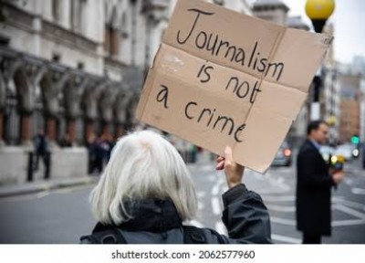 Cameroun : Quatre journalistes interpellés à Yaoundé, l'affaire des lunettes en « or » du ministre Ousmane Mey relance le débat sur la liberté de la presse