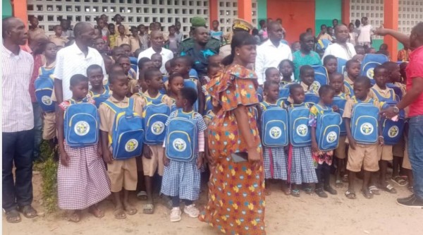 Côte d'Ivoire : Rentrée 2022-2023, des élèves de Nafana bénéficient des ...