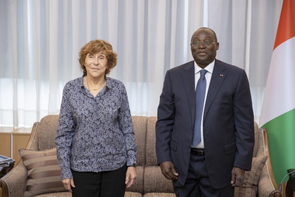 Côte d'Ivoire-France : Entretien du VPR Koné avec Edith Cresson, ancienne Première Ministre...