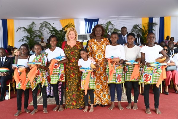 Côte d'Ivoire : Rentrée scolaire 2023-2024, Dominique Ouattara lance la campagne de distribu...