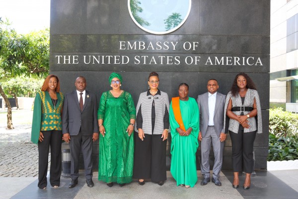 Côte d'Ivoire : L'Ambassadrice des Etats-Unis Jessica Davis Ba échange avec les jeunes du PDCI-PPA-CI et du RHDP sur la situation socio-politique
