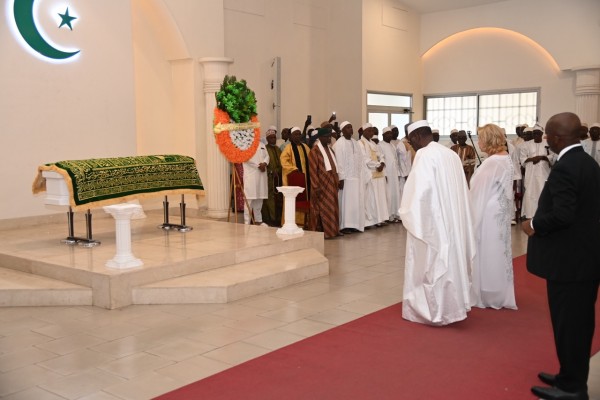 Côte d'Ivoire : Deuil, le couple Présidentiel aux côtés de la famille de fe...
