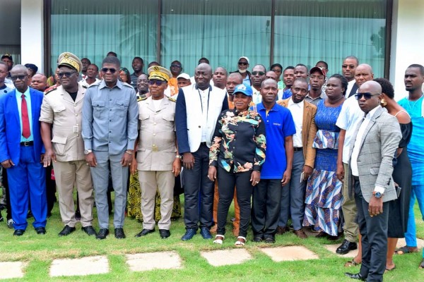 Côte d'Ivoire : Les hommes des presses et de médias du Tchologo font ...