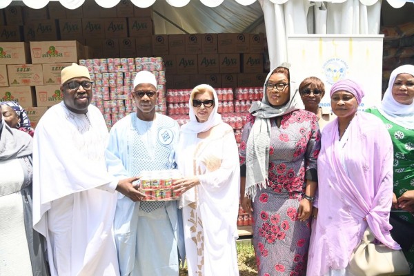 Ramadan 2026 : Dominique Ouattara fait des dons d'une valeur de 130 millions FCFA à la commu...