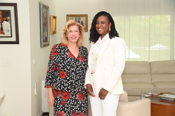Côte d'Ivoire : Dominique Ouattara reçoit Charlotte Dipenda et présente ses condoléances à l...