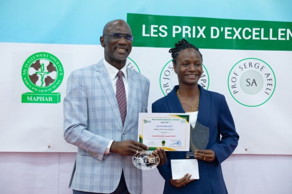 Côte d'Ivoire : Université Félix Houphouet Boigny, l'UFR Pharmacie célèbre ses meilleurs étudiants et chercheurs et les engage dans la révolution sanitaire ivoirienne