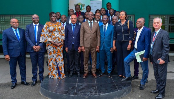 Côte d'Ivoire : Visite de travail du Ministre de la Transition Numérique à la SODECI : l'inn...
