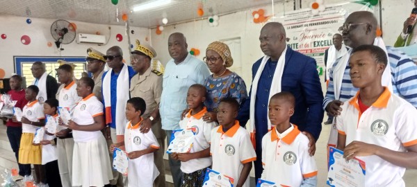 Côte d'Ivoire : Ferké, 32 élèves et plusieurs chefs d'établissement du Tchologo célébrés