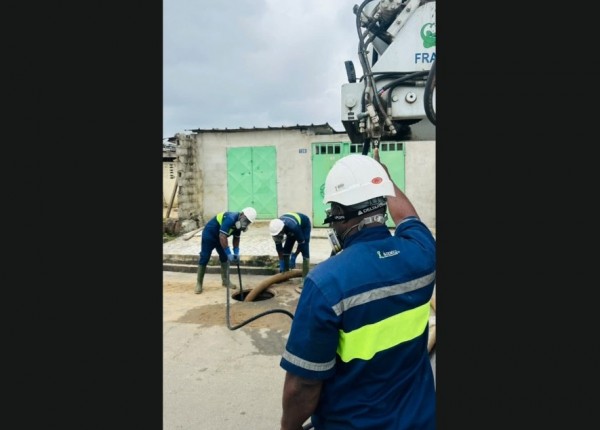 Côte d'Ivoire : À Yopougon, la SODECI intensifie les opérations de curage pour accompagner l...