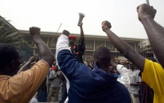 Saccage des centres de collecte et d'identification