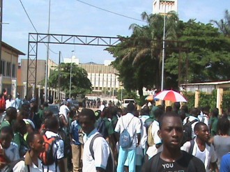 Tempete sur Libreville, les enseignants defient le gouvernement