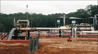 Le pétrole coule à  Lambaréné