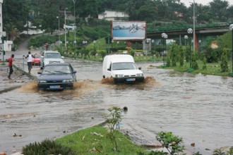 Abidjan sous les eaux, la mort rôde dans les quartiers précaires