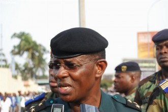 Mangou tire sur Alassane  dans les casernes