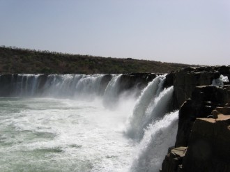 Wade et Ould Abdel Aziz chez ATT: pose de la 1ère pierre de du barrage de Felou