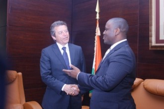 Présidentielle, Paris accepte finalement  un léger décalage