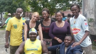 Les épouses des footballeurs gabonais, Cousin et Ovono Ebang, au chevet des handicapés.