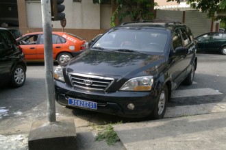La peur se plaque sur les véhicules administratifs ivoiriens