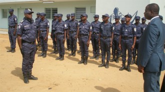 TRIBUNE:: Des policiers menacent de prendre la rue