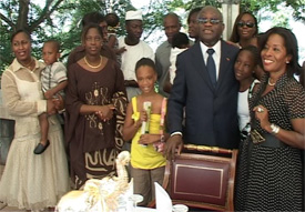 TRIBUNE: Gbagbo refuse d'écouter les conseils de sa mère - Elle lui demande de quitter le pouvoir