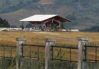 Gabon - Omar Bongo ne peut même pas se retourner dans cette tombe-là  !