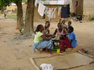 CAMEROUN: Quand les repas de famille favorisent la propagation du choléra