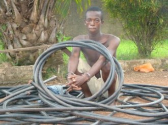 COTE D'IVOIRE: Le voleur de cables téléphonique de Gagnoa arrêté !