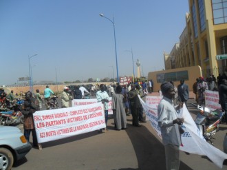 MALI 2012 : Une marche de protestation des partants volontaires bloquée 