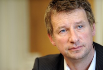 TRIBUNE GABON: Yannick Jadot et les pseudos intellectuels en chambre!