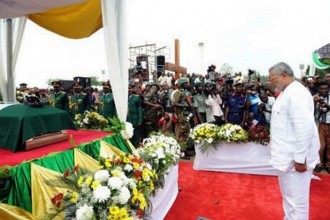 GHANA - NIGERIA: Rawlings élève la mémoire du Général Ojukwu, le chef du Biafra