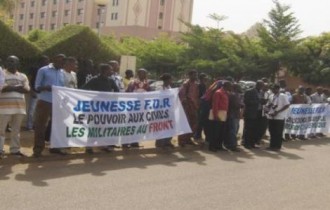 MALI : Les jeunes du FDR interpellent Dioncounda pour la libération des prisonniers 