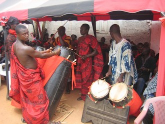 GHANA :  La Chefferie Gan décrète un Â‘Â‘couvre-feuÂ’Â’ contre les  tam-tams à  Accra