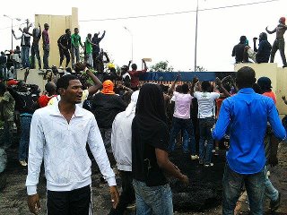 TRIBUNE GABON : LÂ’impuissance du gouvernement dÂ’Ali Bongo crée le désordre au Gabon