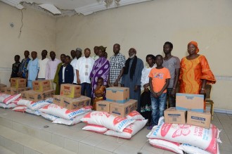 COTE D'IVOIRE : Pour le ramadan, Dominique Ouattara fait des dons aux familles des femmes martyres dÂ’Abobo