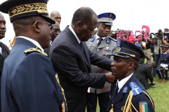 COTE D'IVOIRE : A Zambakro, Alassane Ouattara décore les élèves officiers de la promotion «Alassane Ouattara» !