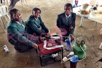 NIGERIA : Quatre écolières inventent un générateur qui marche à  lÂ’urine