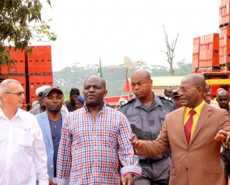 Gabon : Visite du ministre de lÂ’Industrie à  lÂ’usine Sobraga dÂ’Oyem