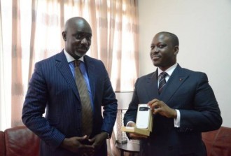 Côte dÂ’Ivoire : Absent au parlement, Soro préoccupé à  sÂ’offrir un Galaxy S4