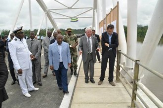 Gabon : Ali Bongo Ondimba sur le pont de Kango