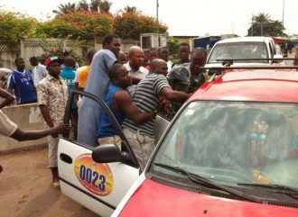 Gabon : Grève des transports, on se bagarre pour avoir un taxi ! 