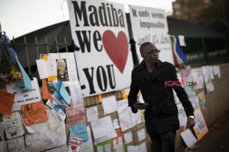 Afrique du sud: Mandela mourant, placé sous assistance respiratoire