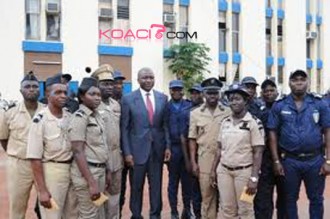 Côte dÂ’Ivoire : Hamed Bakayoko annonce des Â‘Â‘pistoletsÂ’Â’ pour la police 