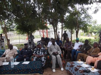 Koacinaute Côte d'Ivoire : Les Dozos en mission de sensibilisation à  Gribouo dans le département de Buyo