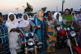 Côte d'Ivoire :  Dominique Ouattara finance les microprojets de 3.000 femmes du Bélier