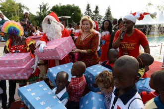 Côte d'Ivoire : Dominique Ouattara célèbre la magie de Noël avec 3000 enfants 