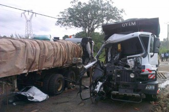 Gabon : Un mort et un blessé grave dans une collision entre deux camions aux portes de Bikélé